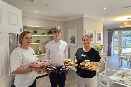 Say cheese as Horndean care home thanks neighbours for patience