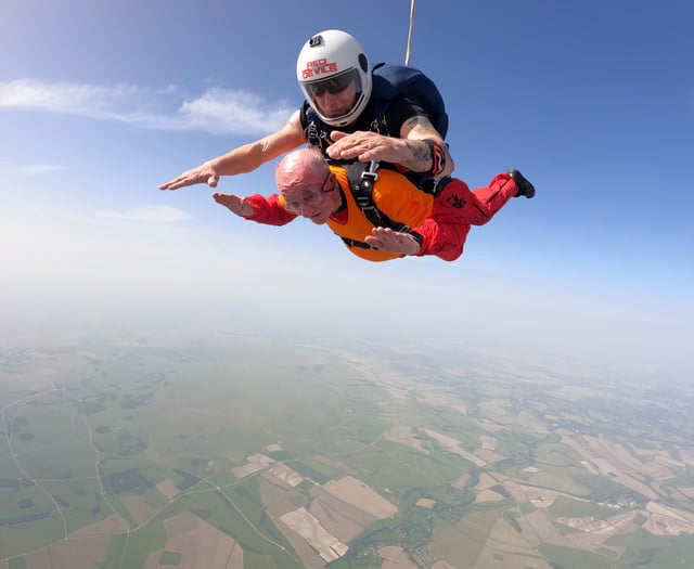 Ninety-year-old former Royal Navy commander raises £21,000 skydiving