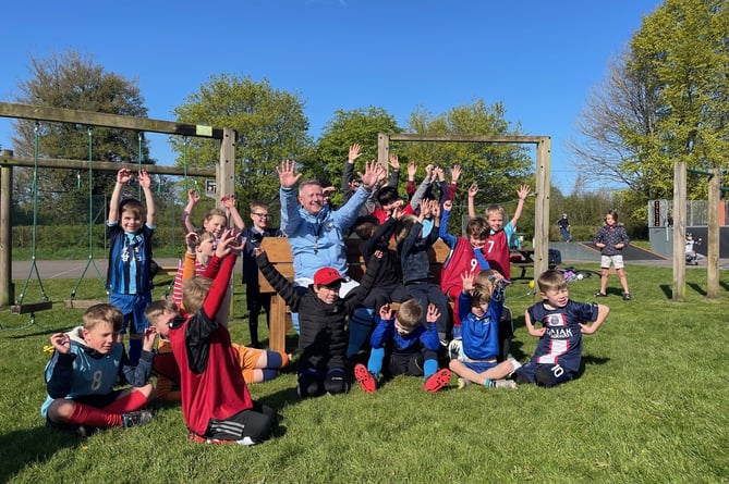 Meonstoke Juniors FC Coach Bench