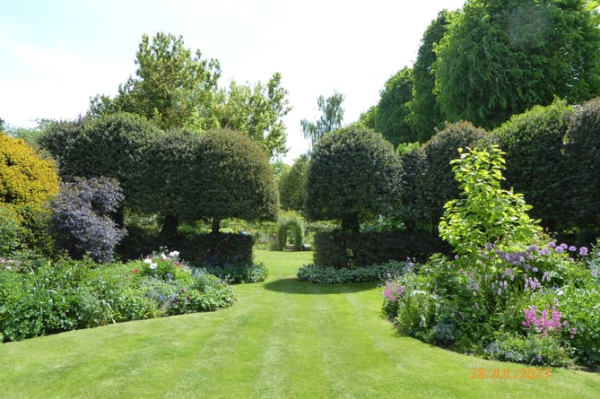 Thatched Cottage Garden Farringdon