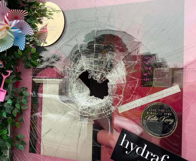 Beauty salon left with broken window after attempted burglary