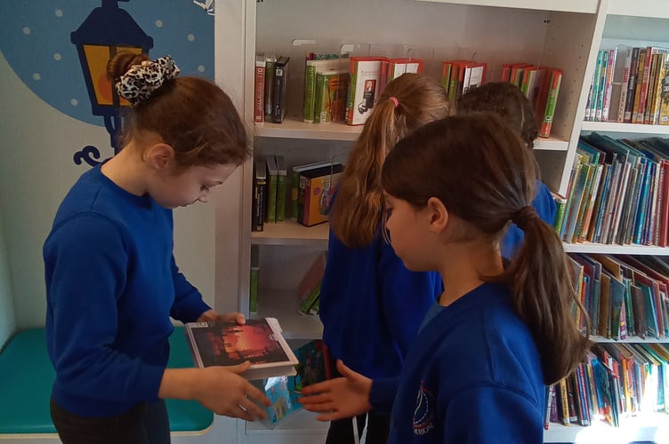 Foxes Class explores what Petersfield Library has to offer